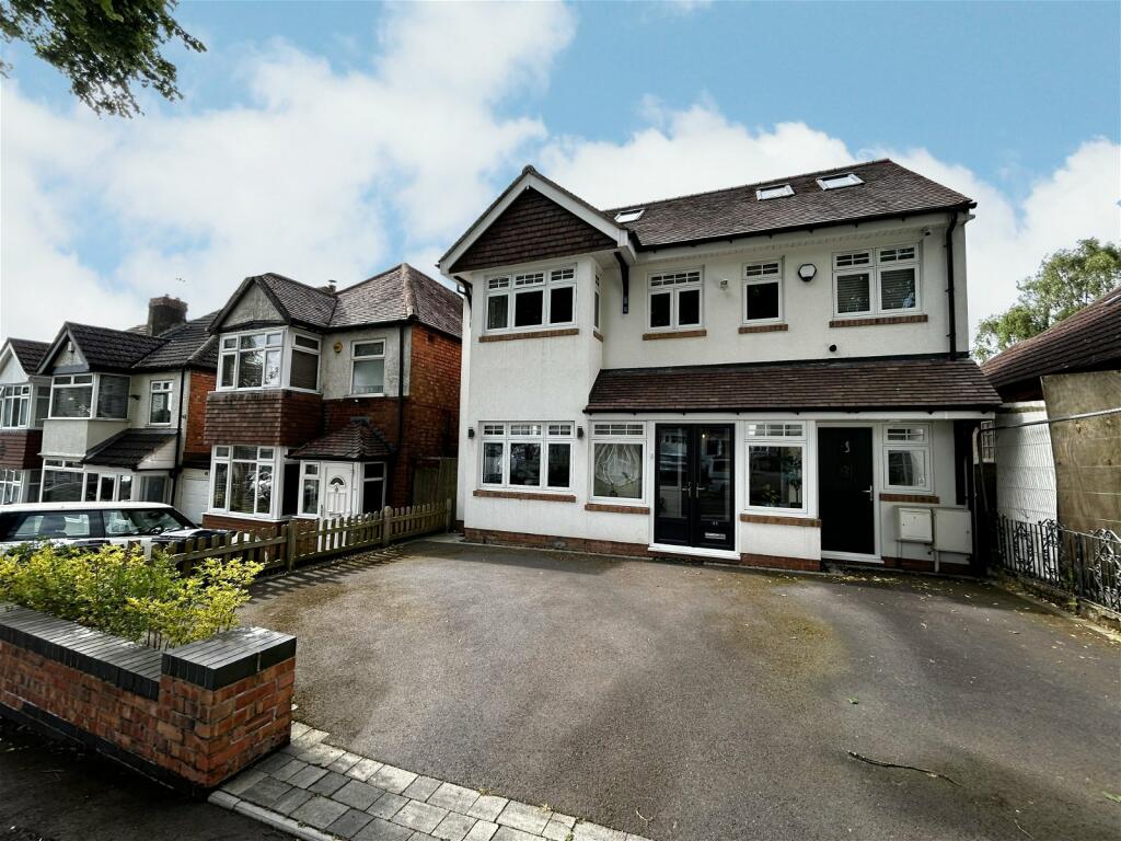 4 bedroom detached house for sale in Burnaston Road, Hall Green, B28