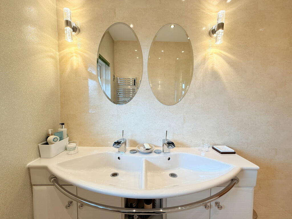 Additional property image - Queens Avenue, Shirley