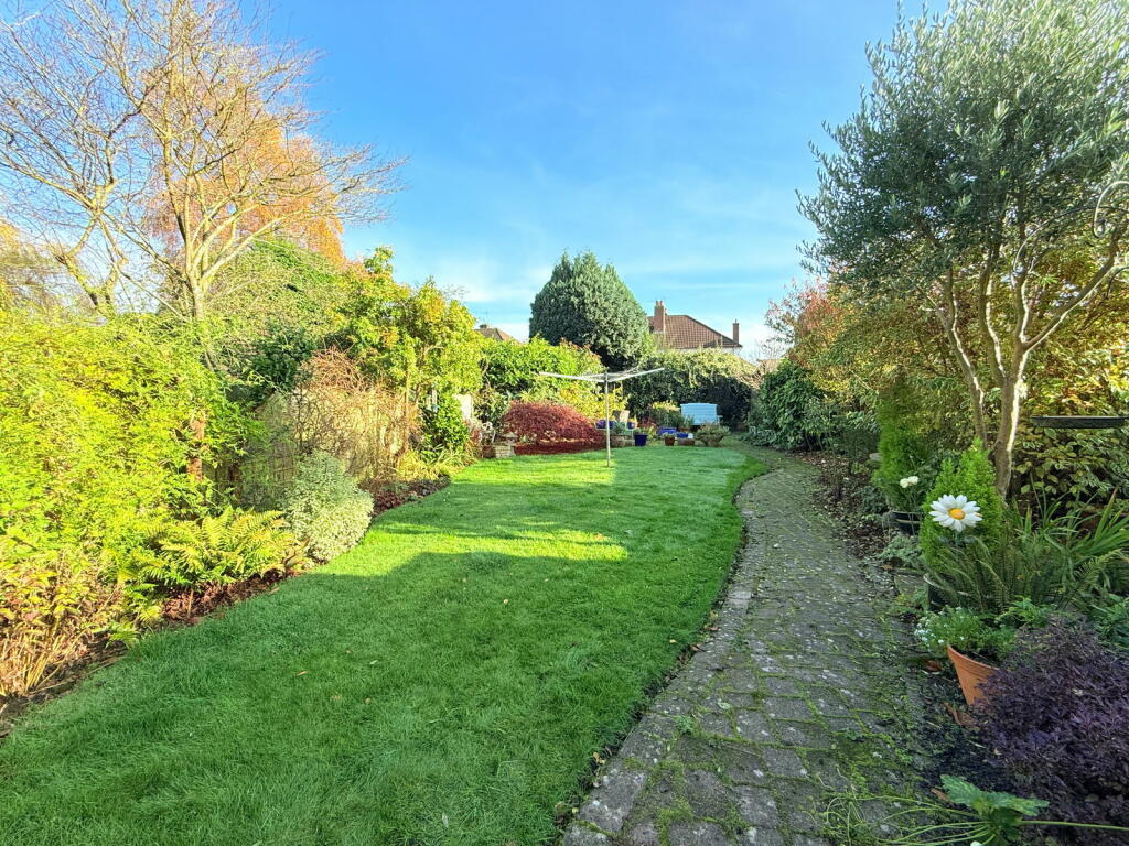 Additional property image - Queens Avenue, Shirley