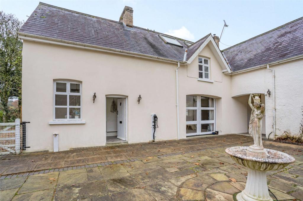 Equestrian facility for sale in Llangunnor Road, Llangunnor, Carmarthen