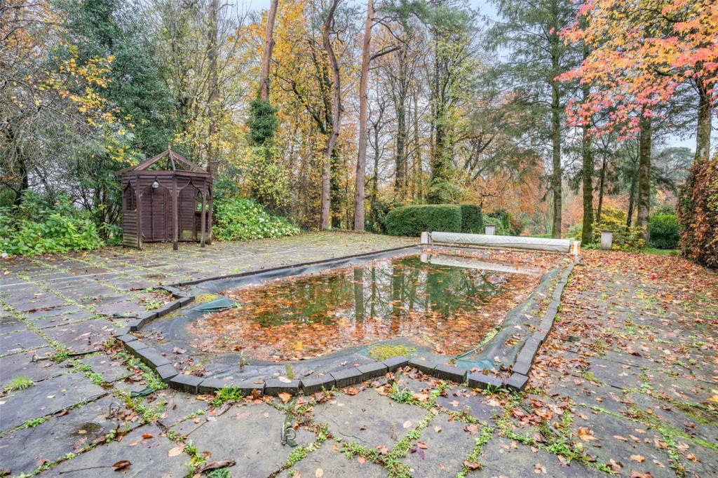 Equestrian facility for sale in Llangunnor Road, Llangunnor, Carmarthen