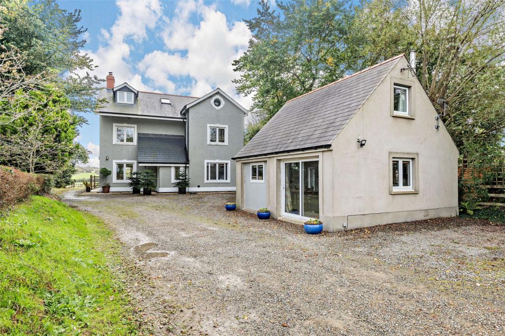 5 bedroom detached house for sale in Lower Freystrop, Haverfordwest