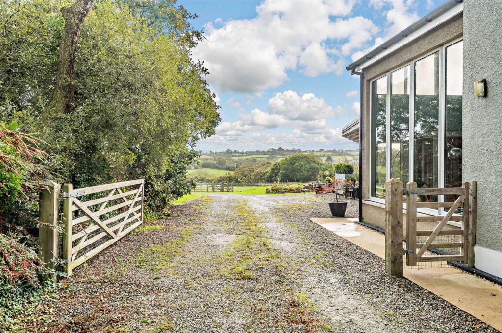 5 bedroom detached house for sale in Lower Freystrop, Haverfordwest