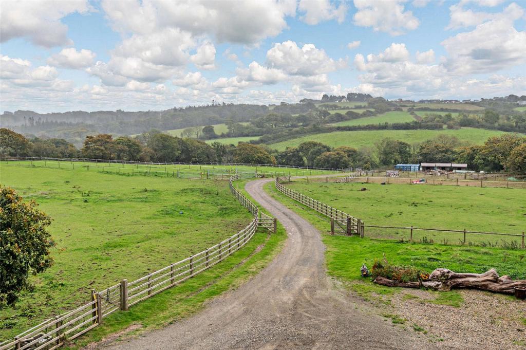 5 bedroom detached house for sale in Lower Freystrop, Haverfordwest