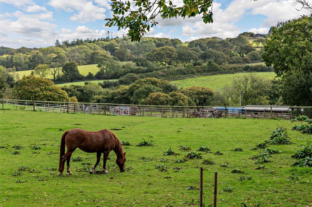 5 bedroom detached house for sale in Lower Freystrop, Haverfordwest