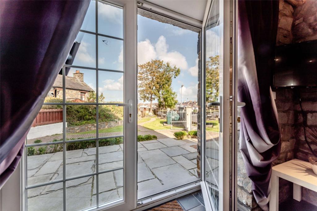 5 bedroom detached house for sale in Towyn Road, New Quay, Ceredigion, SA45