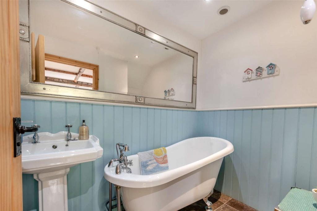 5 bedroom detached house for sale in Towyn Road, New Quay, Ceredigion, SA45