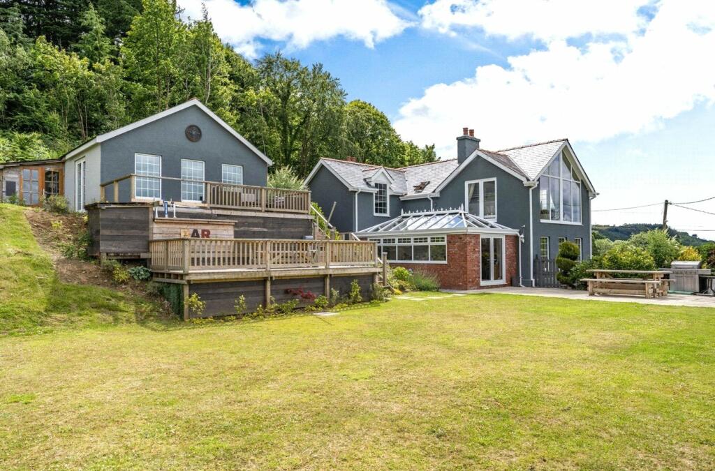 5 bedroom detached house for sale in Llanarthney, Nr Llandeilo