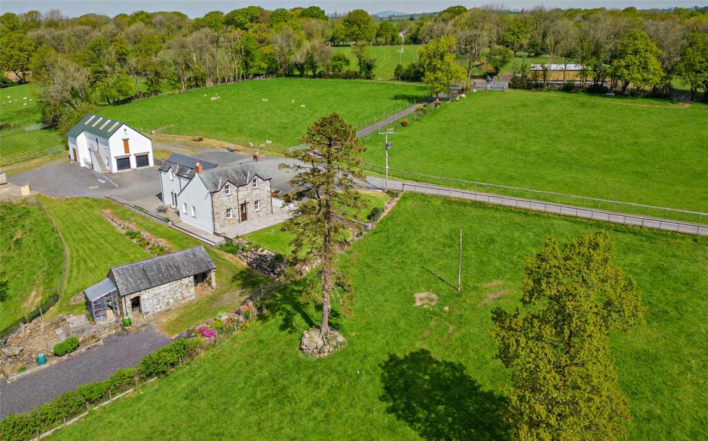 4 bedroom detached house for sale in Llandissilio, Clynderwen