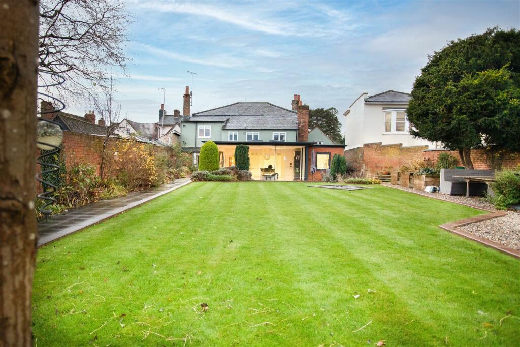 4 bedroom detached house for sale in Walton Terrace, Walton Street