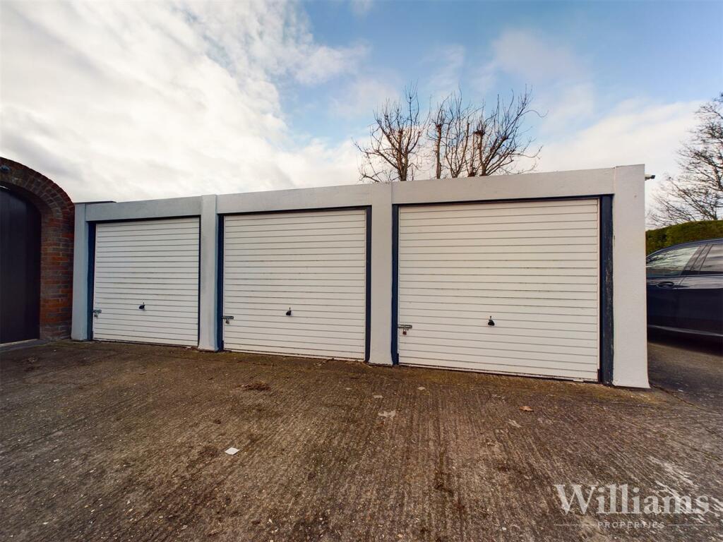 4 bedroom detached house for sale in Walton Terrace, Walton Street