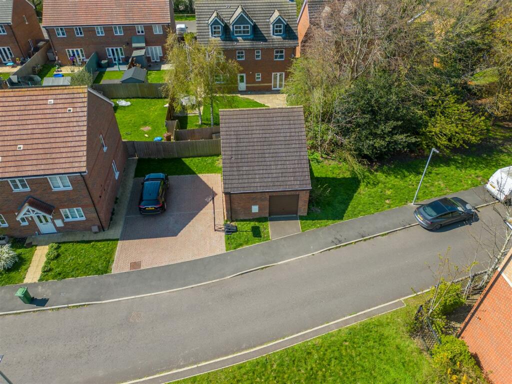 Garage for sale in Honeysuckle Place, Weston Turville, Aylesbury, HP22