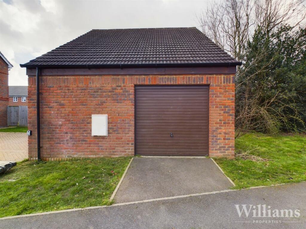 Garage for sale in Honeysuckle Place, Weston Turville, Aylesbury, HP22