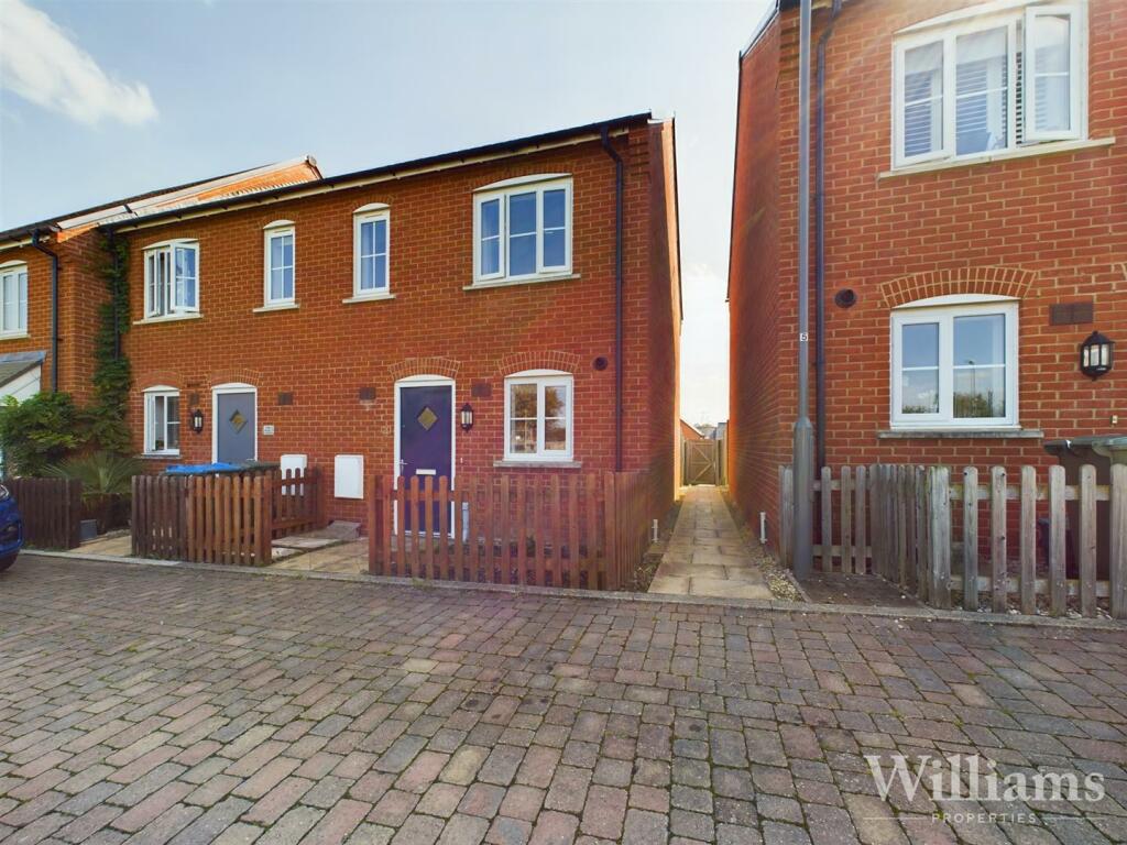 2 bedroom end of terrace house for sale in Beeston Lane, Buckingham
