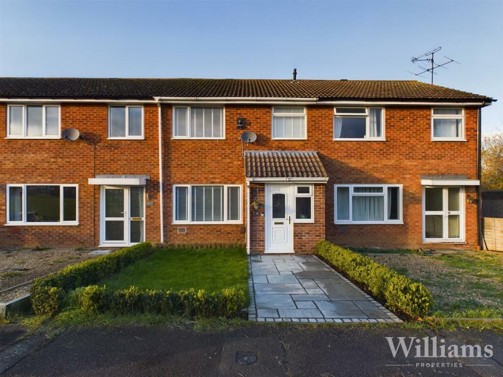 3 bedroom terraced house for sale in Orwell Drive, Hawkslade, Aylesbury