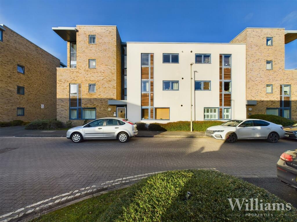 2 bedroom flat for sale in Coach House Mews, Bicester, OX26