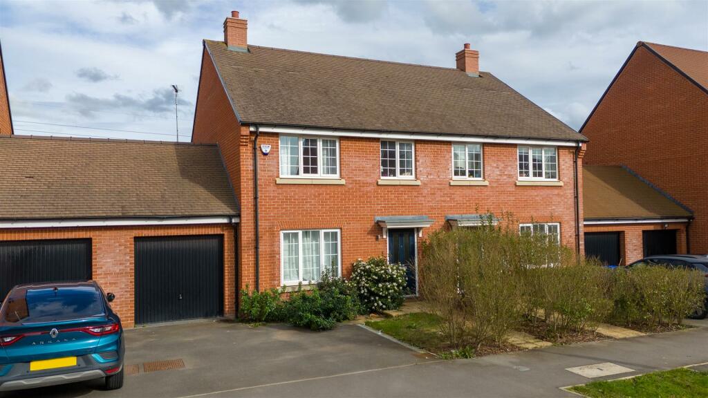 5 bedroom semidetached house for sale in Ox Ground, Berryfields