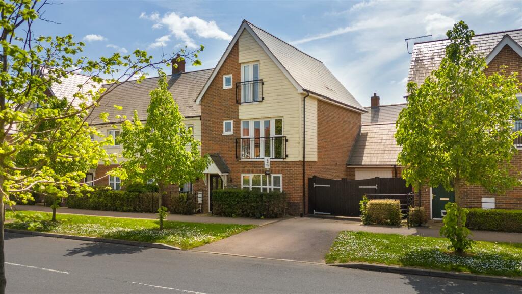 3 bedroom town house for sale in Paradise Orchard, Berryfields