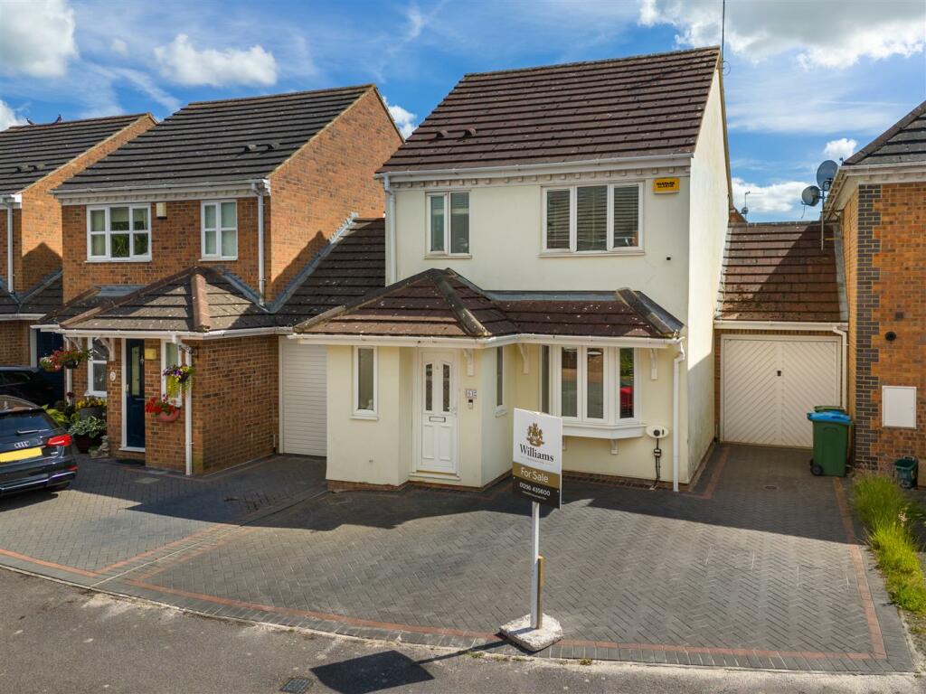 3 bedroom link detached house for sale in Lark Vale, Watermead