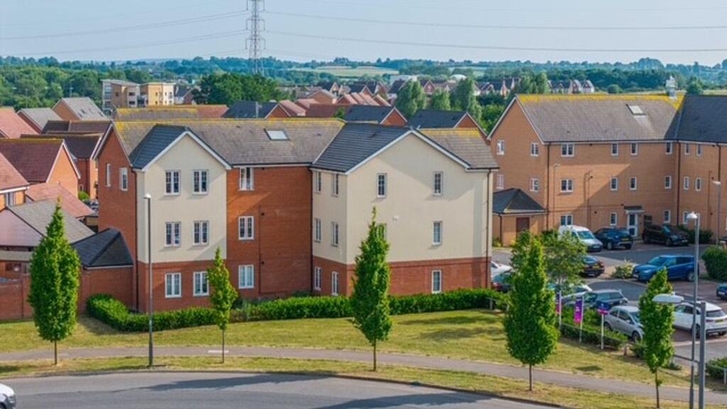 Main image of property: Elton Close, Aylesbury, HP18