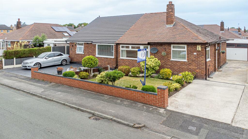 2 bedroom semidetached bungalow for sale in Birchdale Road, Paddington