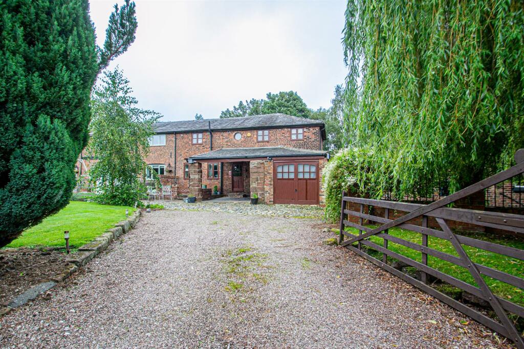 3 bedroom barn conversion for sale in Moss Lane, Moore, Warrington, WA4