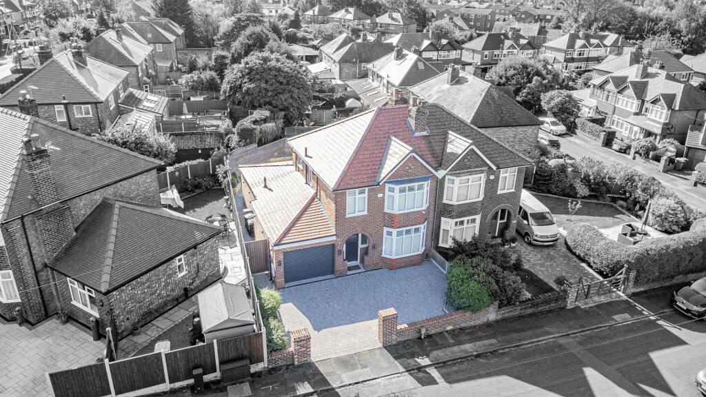 3 bedroom semi-detached house for sale in Brian Avenue, Stockton Heath, Warrington, WA4