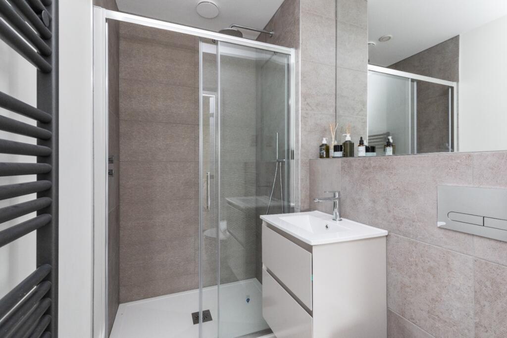 Additional property image - Oliver House, 5 Blakes Walk, Lewes, East Sussex, BN7