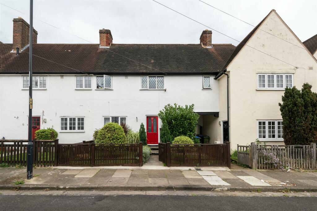 3 bedroom terraced house for sale in Martin Bowes Road, London, SE9