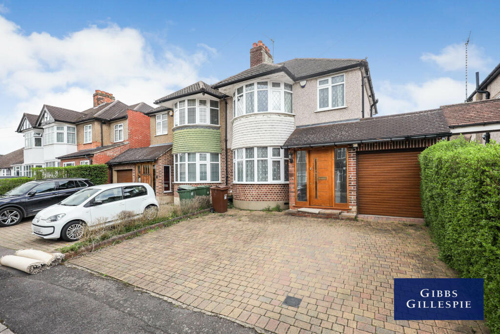 3 bedroom semi-detached house for rent in Southbourne Close, Pinner, HA5