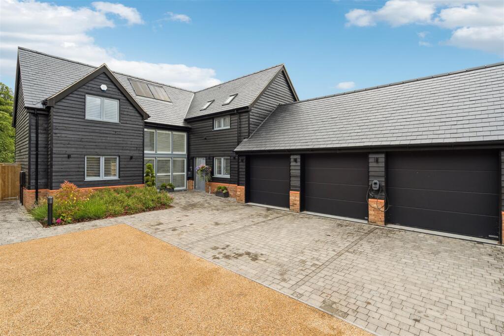 Main image of property: Station Road, Tring