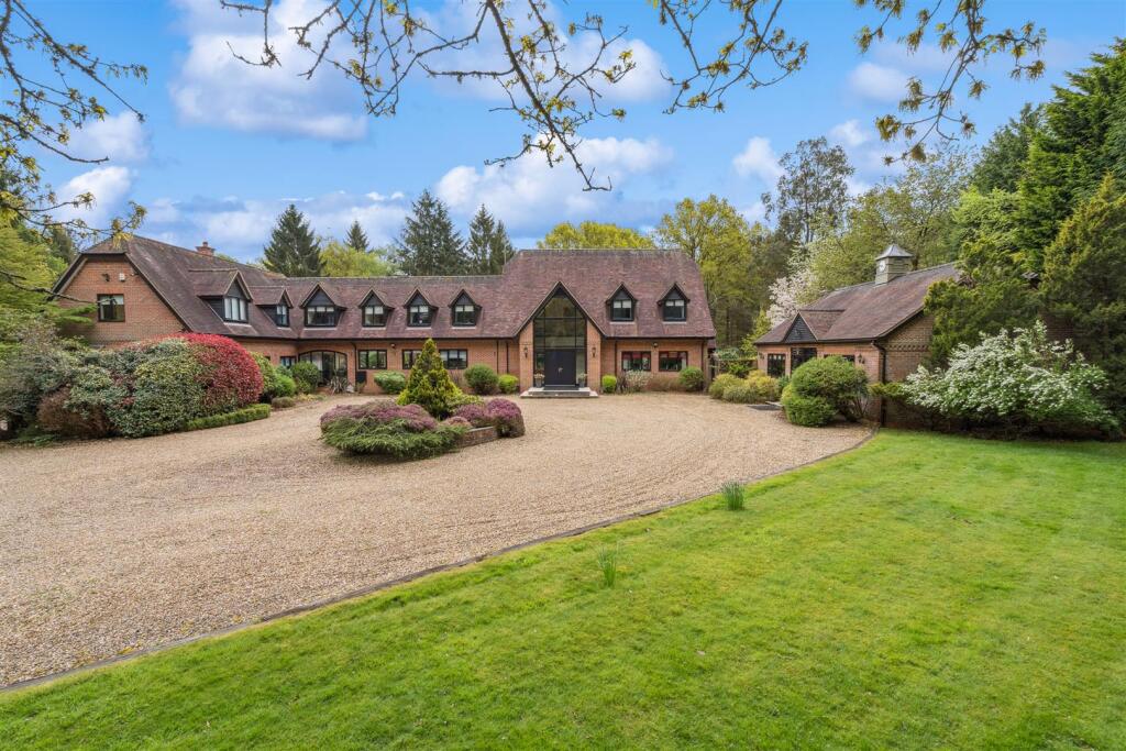 Main image of property: Cholesbury Road, Wigginton, Tring