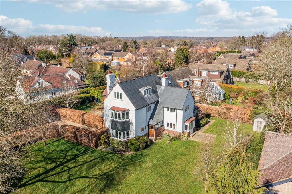 Main image of property: Shootersway, Berkhamsted, HP4