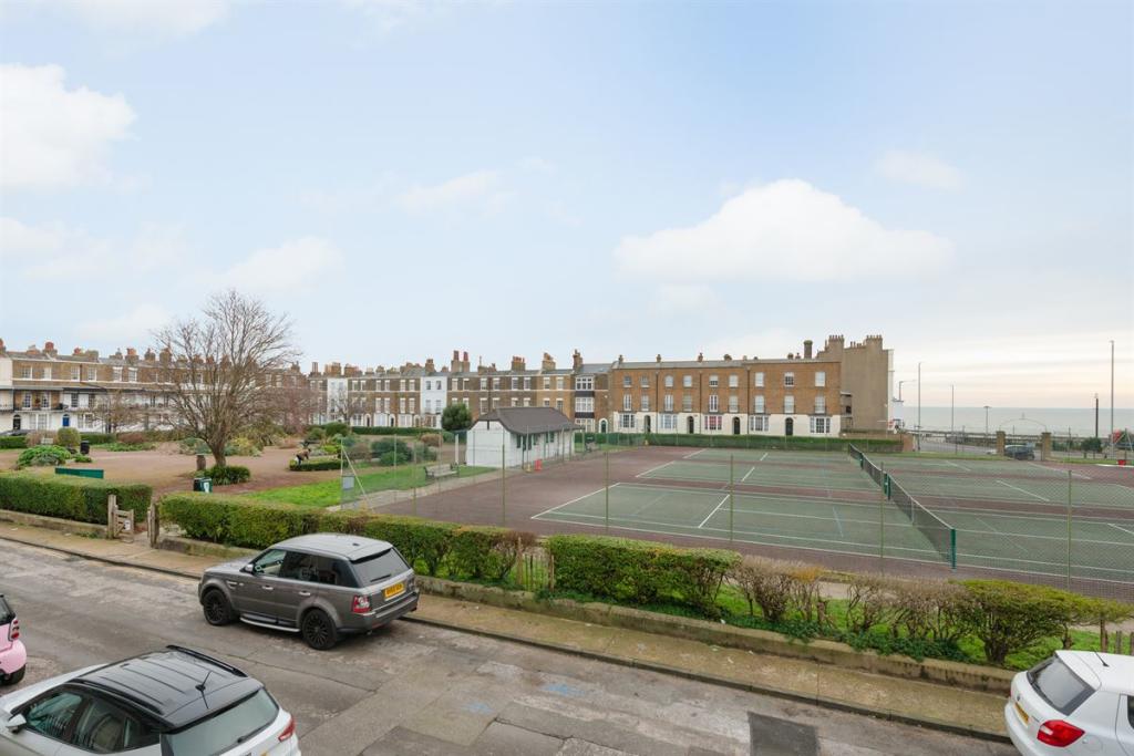 5 bedroom terraced house for sale in Spencer Square, Ramsgate, CT11