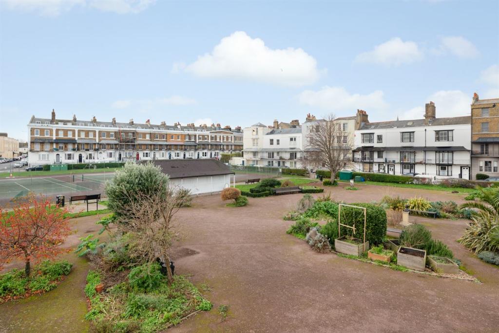 5 bedroom terraced house for sale in Spencer Square, Ramsgate, CT11