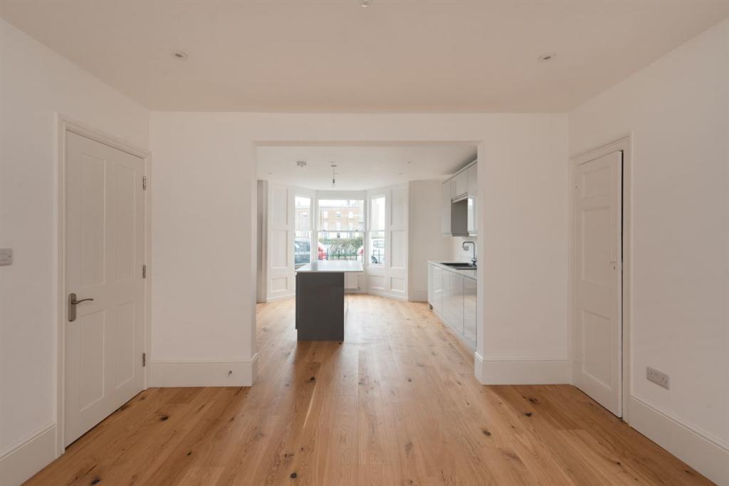 5 bedroom terraced house for sale in Spencer Square, Ramsgate, CT11