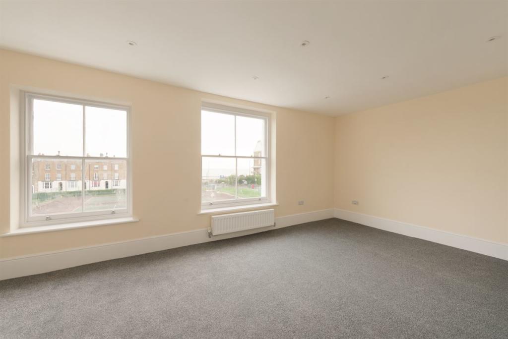 5 bedroom terraced house for sale in Spencer Square, Ramsgate, CT11