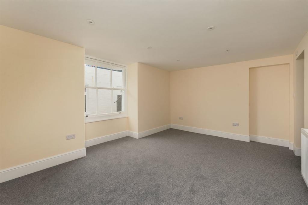 5 bedroom terraced house for sale in Spencer Square, Ramsgate, CT11