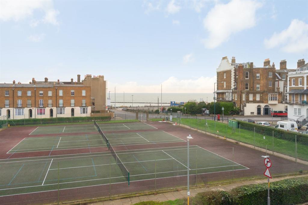 5 bedroom terraced house for sale in Spencer Square, Ramsgate, CT11