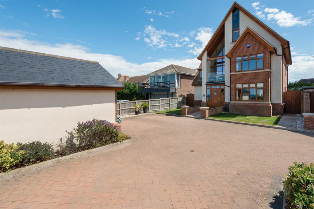 4 bedroom detached house for sale in The Lees, Herne Bay, CT6