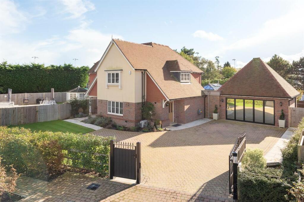 5 bedroom detached house for sale in Polo Field Drive, Canterbury, CT3