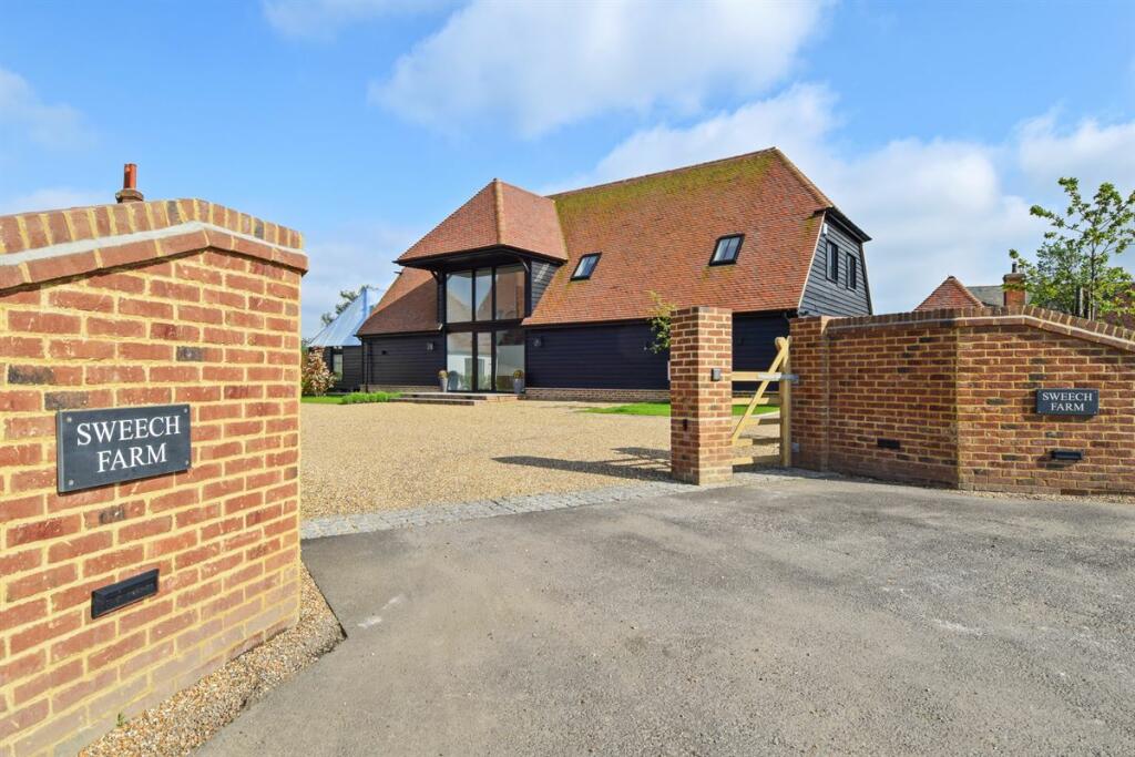 5 bedroom detached house for sale in Herne Bay Road, Sturry, Canterbury, CT3