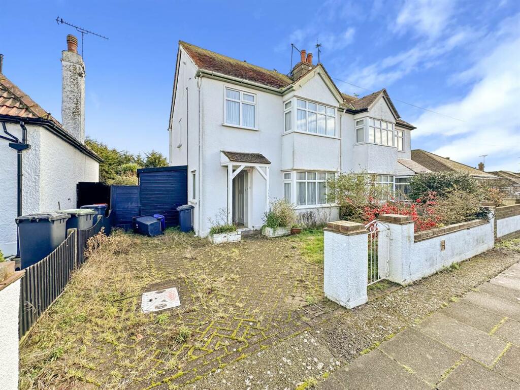 3 bedroom semidetached house for sale in Queensbridge Drive, Herne Bay