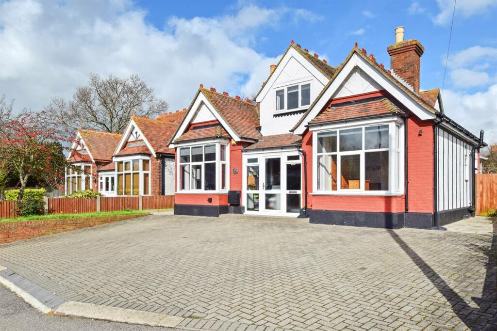 4 bedroom detached bungalow for sale in Beltinge Road, Herne Bay, Kent, CT6