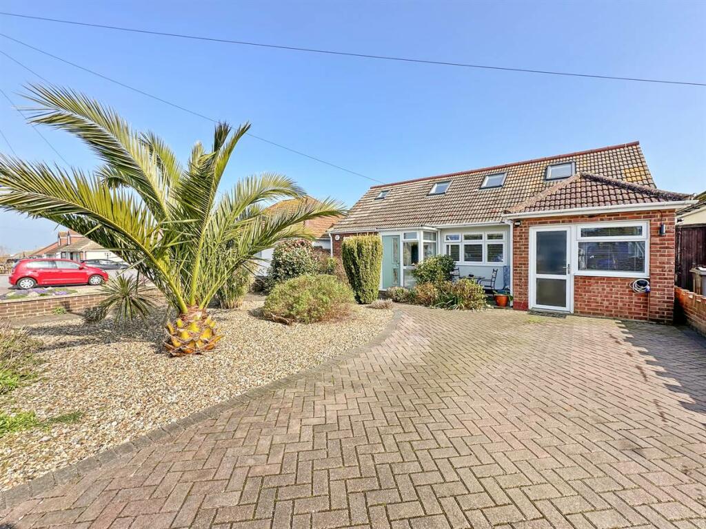4 bedroom detached bungalow for sale in Clarence Avenue, Margate, CT9