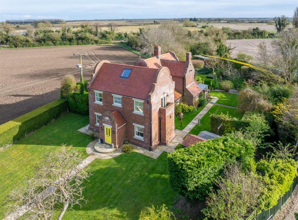 4 bedroom detached house for sale in Island Road, Sarre, CT7