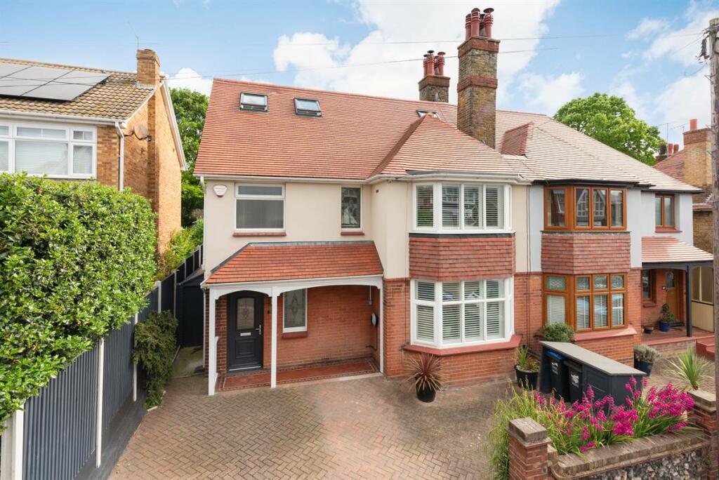 4 bedroom semidetached house for sale in Pierremont Avenue