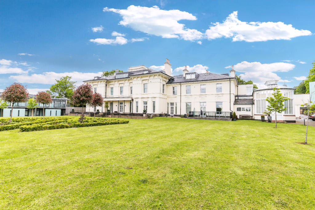 2 bedroom apartment for rent in Crofton Mansion, North Sudley Road