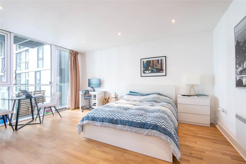 Main image of property: Times Square, London, E1
