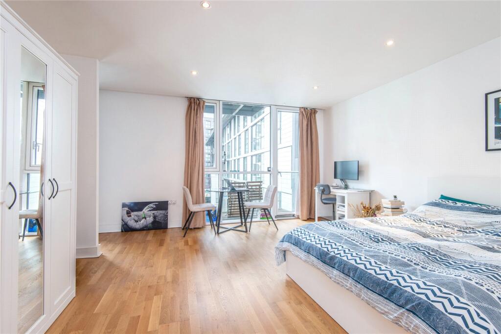 Main image of property: Times Square, London, E1